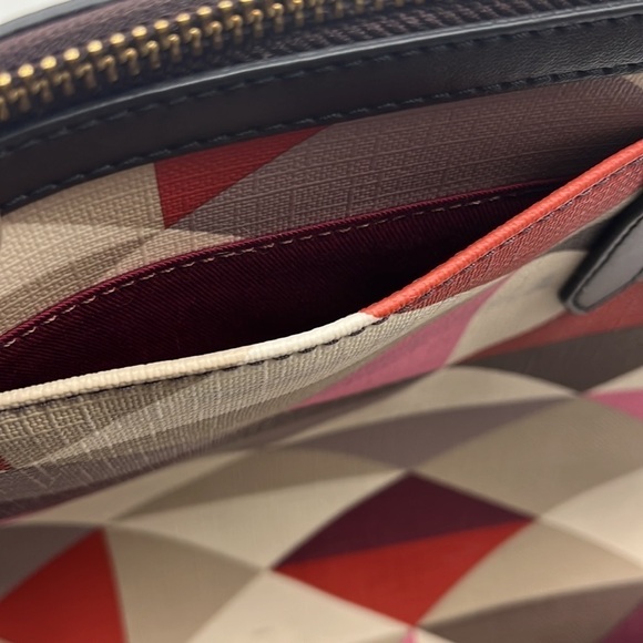 Fossil Geometric Patterned Plastic Coated Tote Bag. MCB4528C - Picture 11 of 16